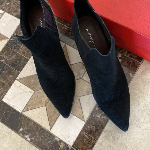 Excellent perfect condition. Smoke and pet free home. Gorgeous on. - Picture 3 of 7